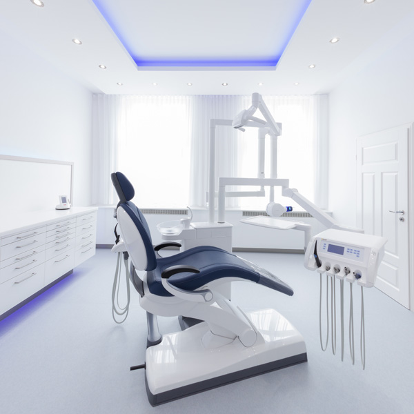 Behandlungszimmer der Zahnarztpraxis Alexander Schulze Brandenburg an der Havel